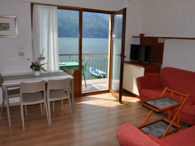 Wohnung mit Balkon mit Blick auf den See