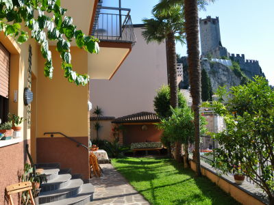 Guarnati Apartments with garden and views of the Castle of Malcesine